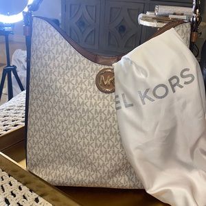 Michael kors medium size hobo bag